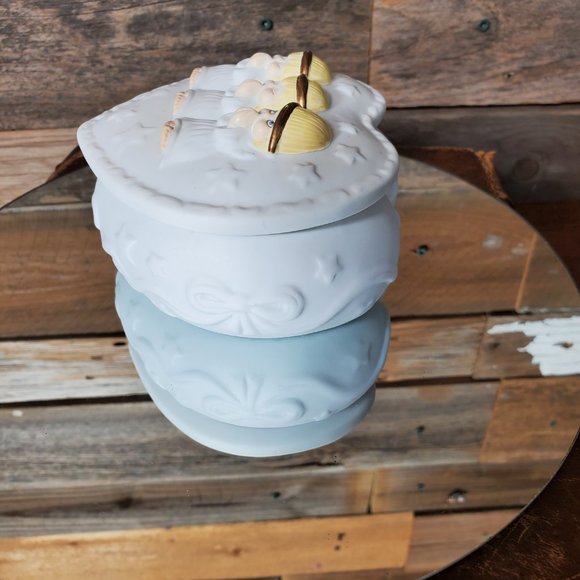 Hallmark Bisque Trinket Box - Heart-Shaped - Trio of Praying Angels - Picture 4 of 8